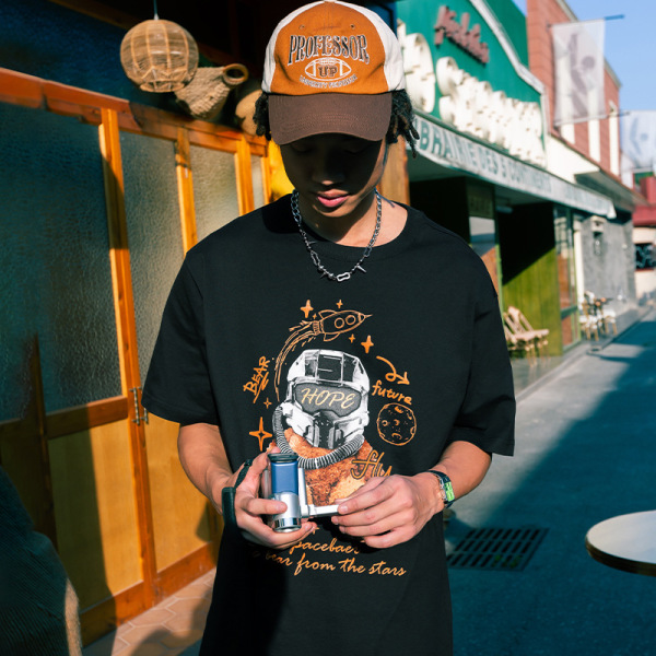 futuristic interstellar bear print T-shirt 2516S23