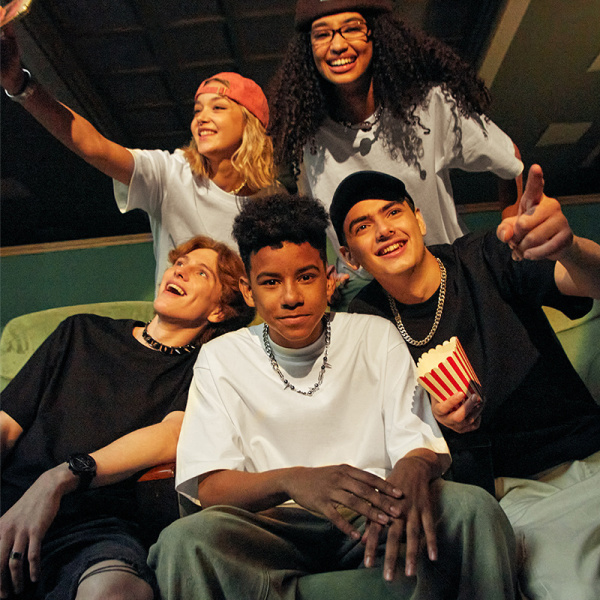 Black and white solid color T-shirt 7